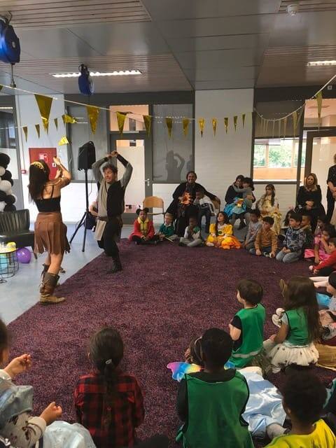 Theater-zwaardvecht voorstelling